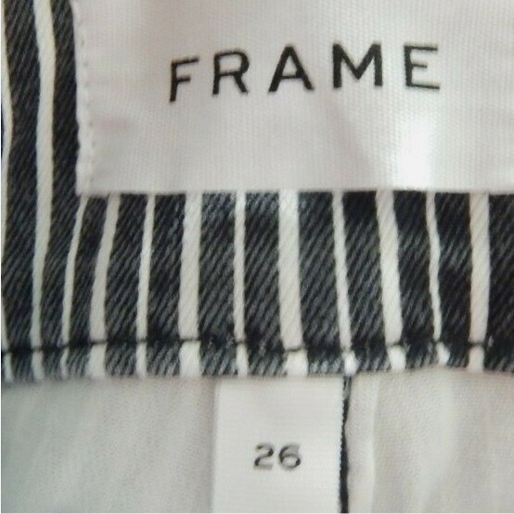 Frame Denim Pleated Pegged Jeans - Picture 4 of 12